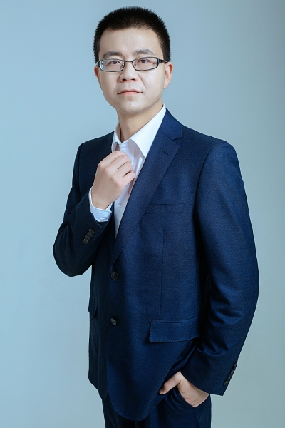 余明東